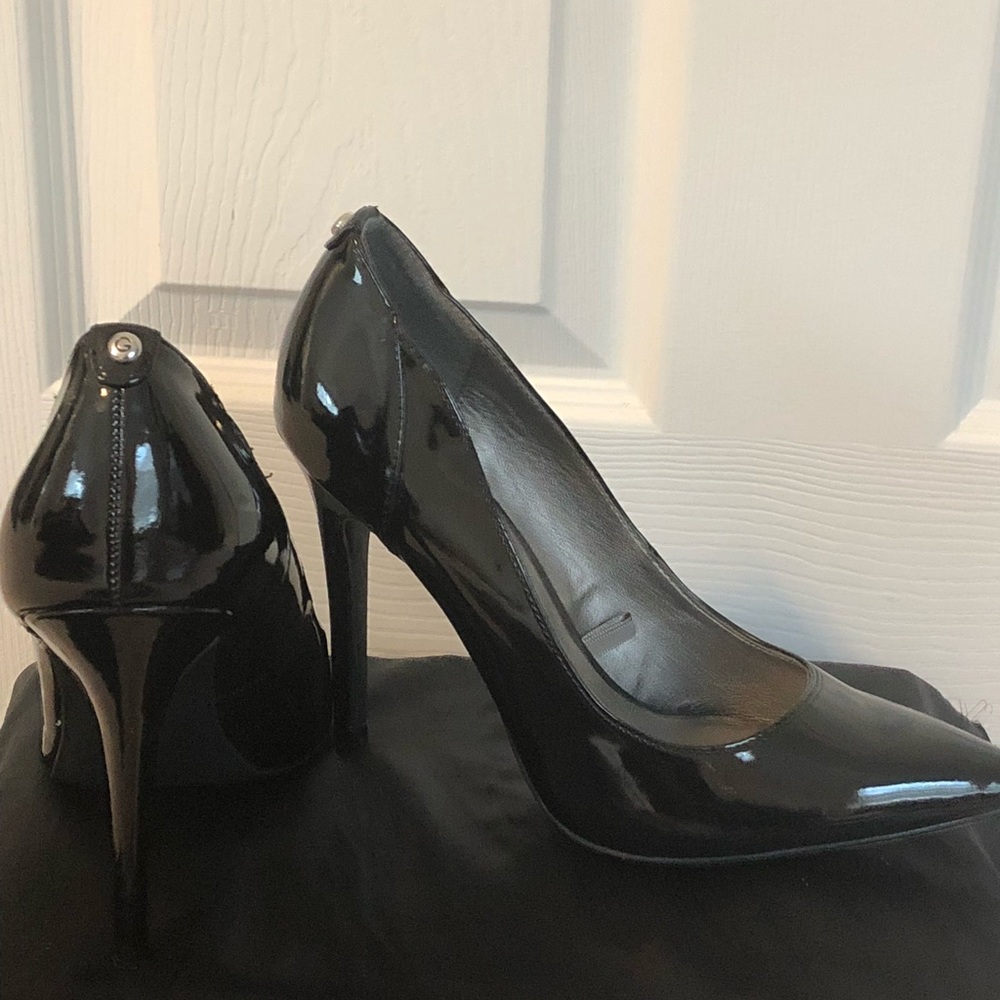 Guess shiny black patent stilettos. Size 8.